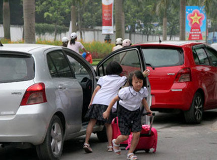 Sẽ thí điểm đổi giờ học của sinh viên để tránh kẹt xe